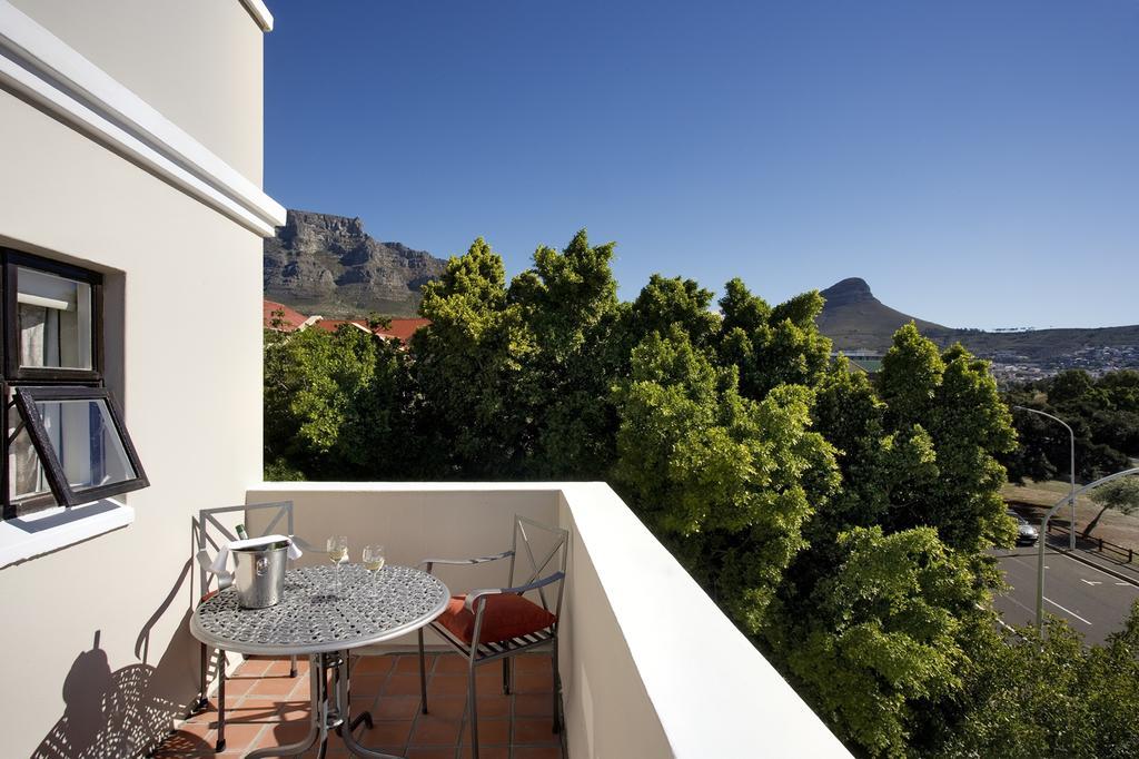 Cape Apartment *