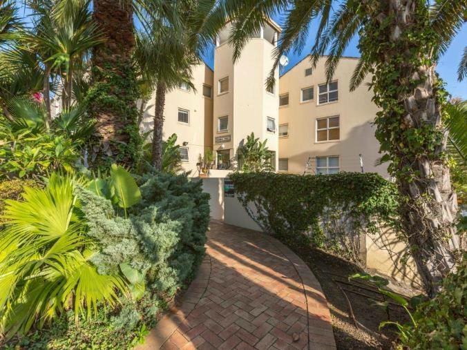 Fresnaye Close Apartment- Sea Point Apartment *