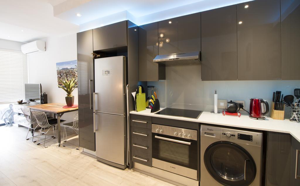 Trendy, Modern Centre *