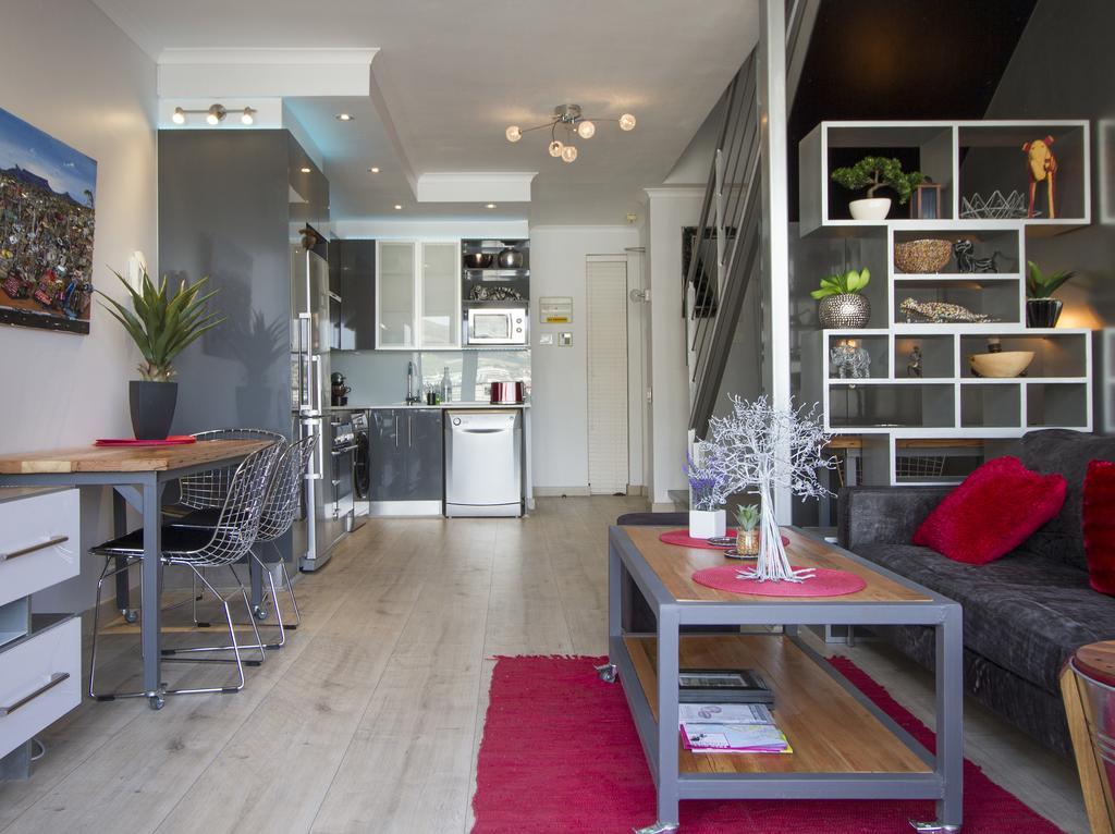 Trendy, Modern Centre Apartment Cape Town