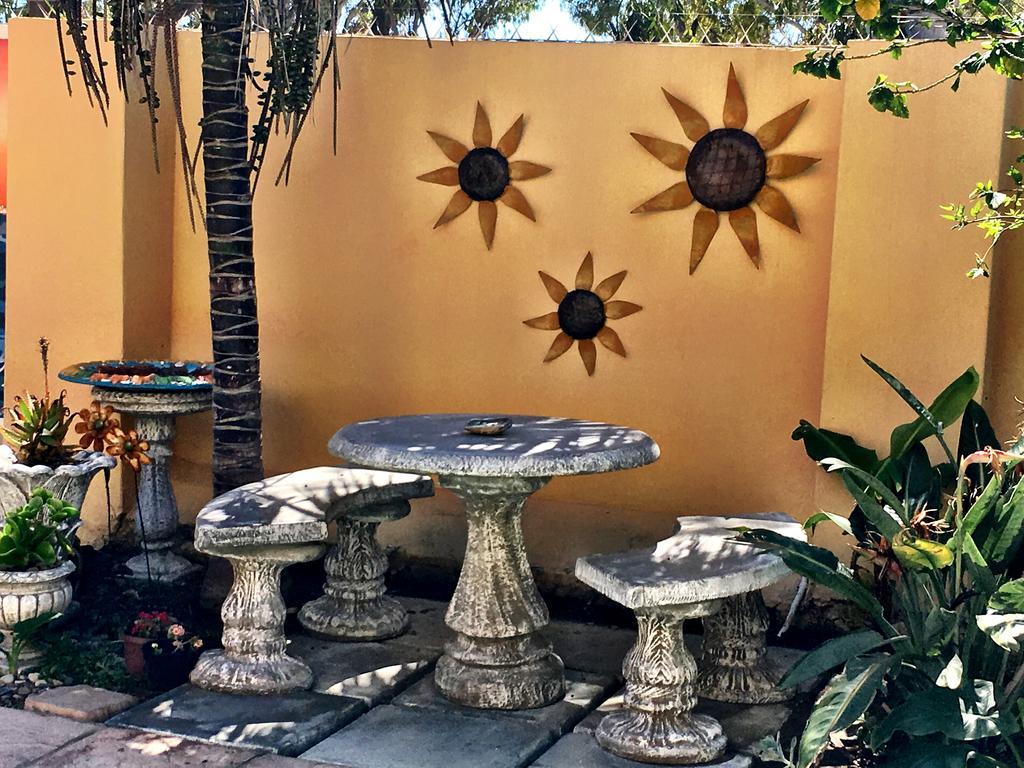 Albergue A Sunflower Stop Backpackers *