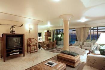 Classic Clifton Apartment