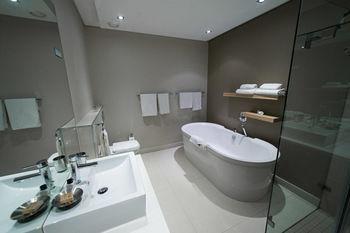 The Crystal 107 * Cape Town