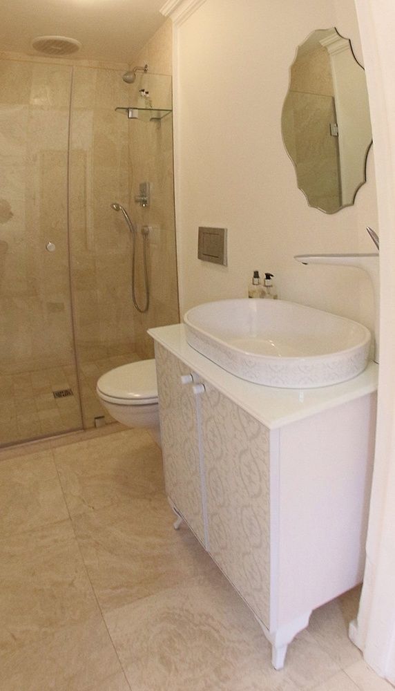 Rhonda's Manor 4*