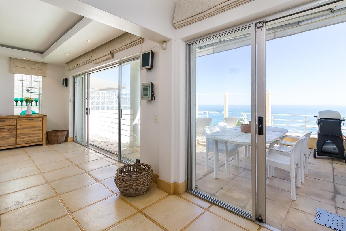 Classic Clifton Apartment *