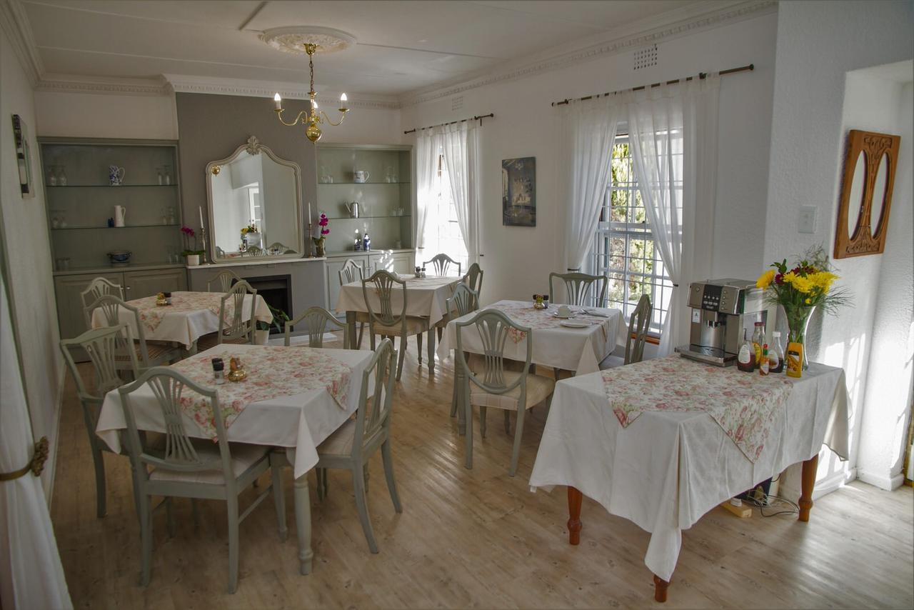Howards End Manor 3*