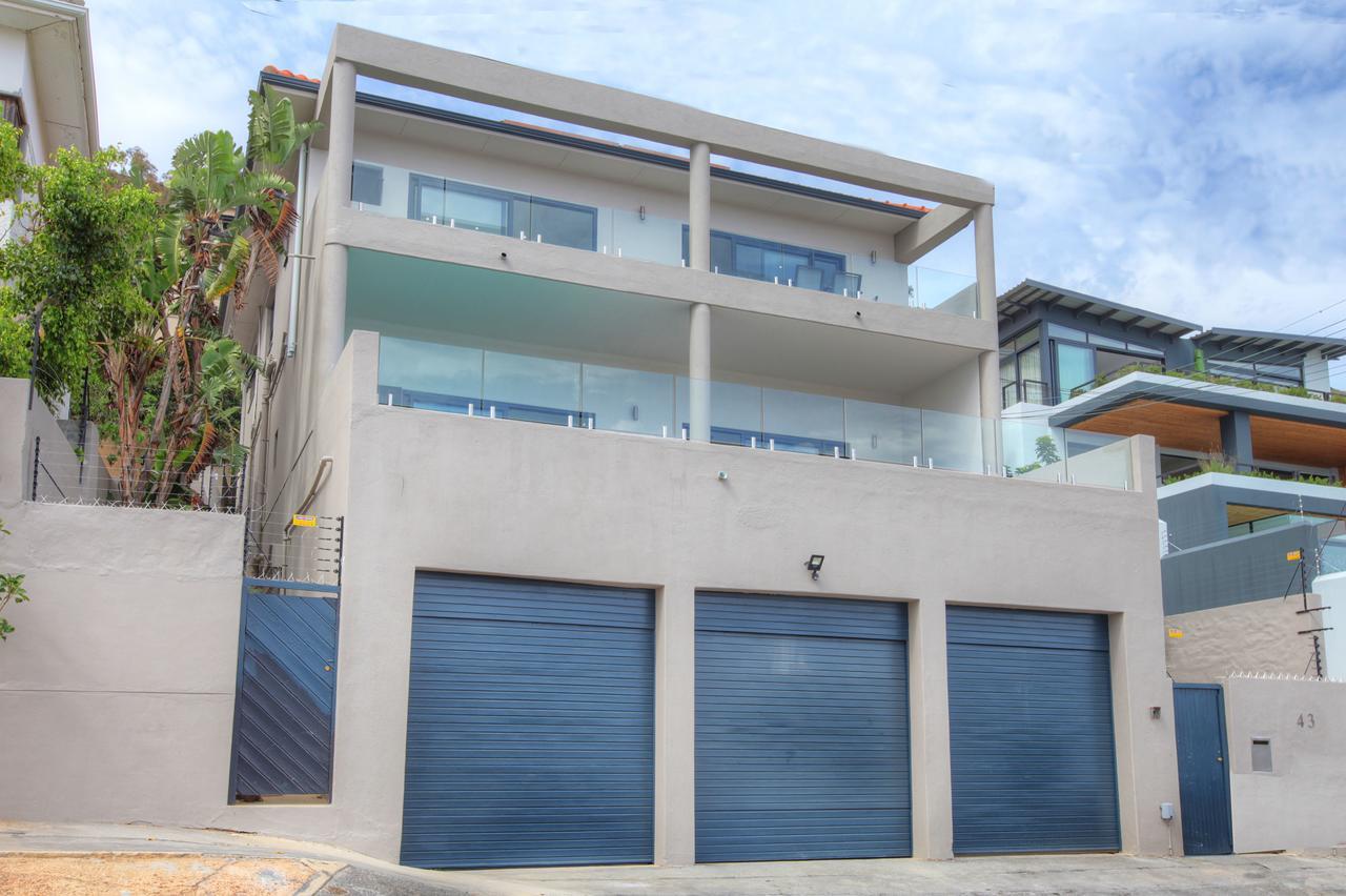 43 Ocean View Drive Point * Cape Town