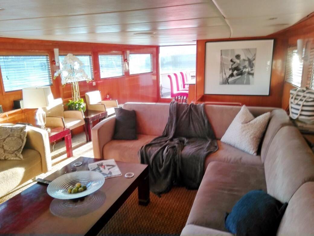 Jackie O Classic Luxury Yacht & Boutique