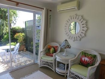 Guest house Cape Rose Cottage - Penthouse In Camps Bay Cape Town