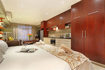 Cape Eazi Stayz Icon Hotel 4*