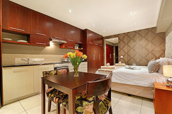 Cape Eazi Stayz Icon Hotel 4*