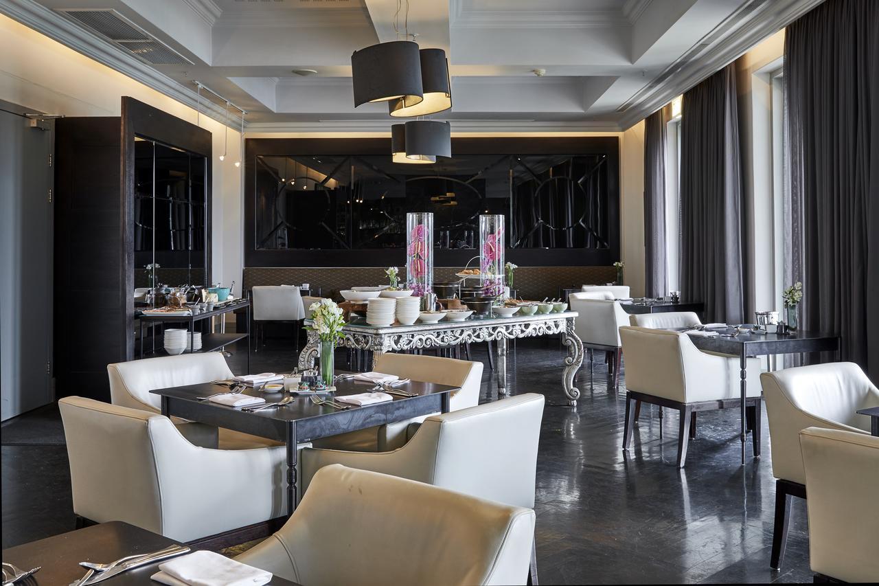 Queen Victoria By Newmark Hotel