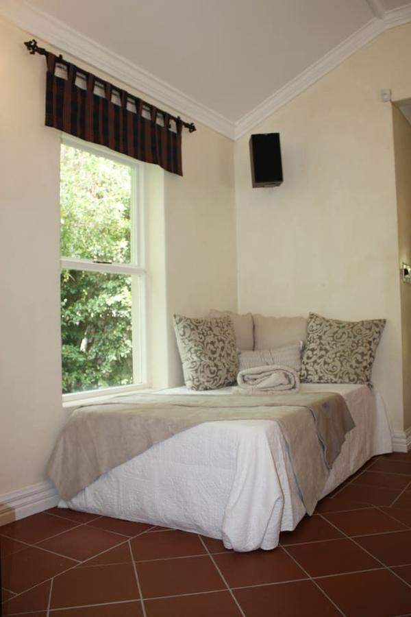 Camelot In Constantia Bed & Breakfast