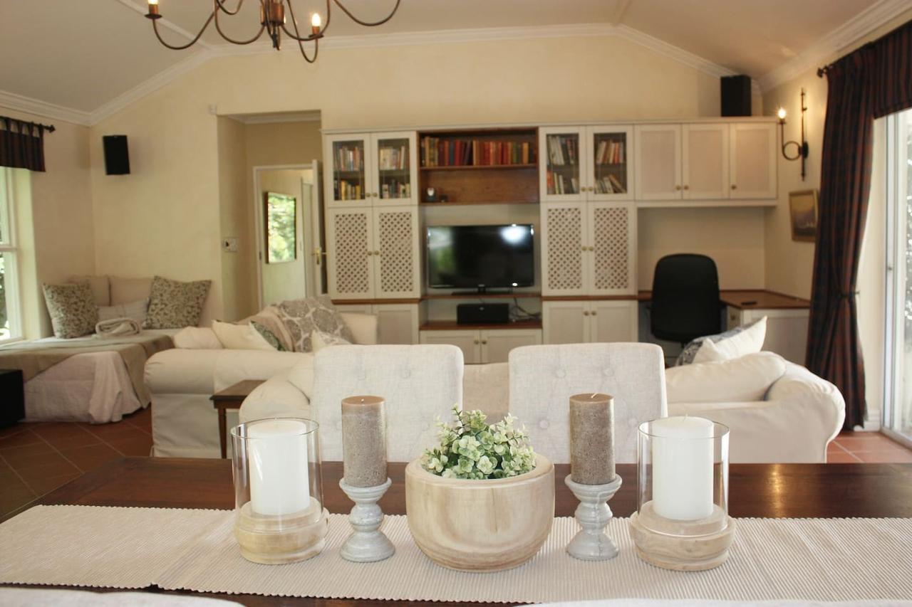 Camelot In Constantia Bed & Breakfast