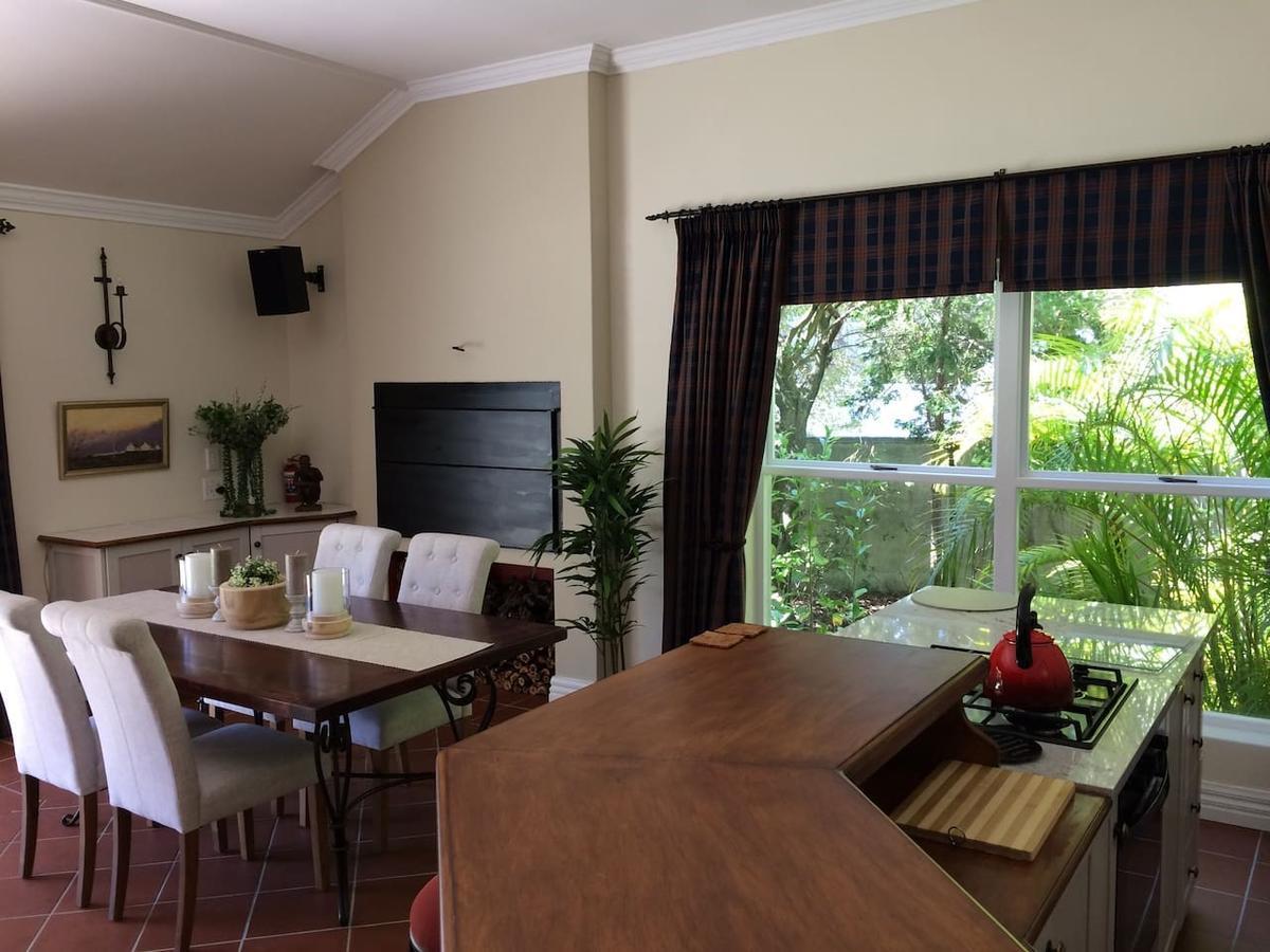 Camelot In Constantia Bed & Breakfast