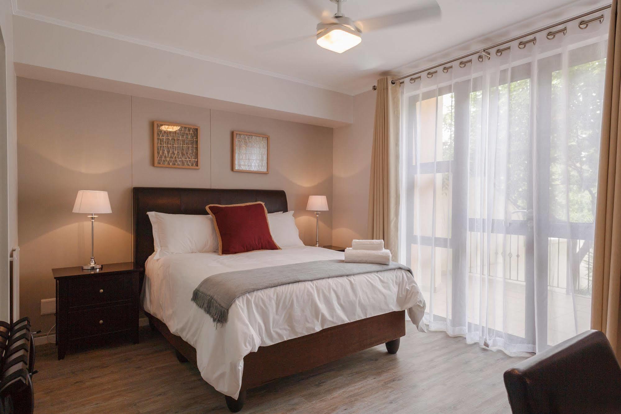 Island Club & Aparthotel 4*
