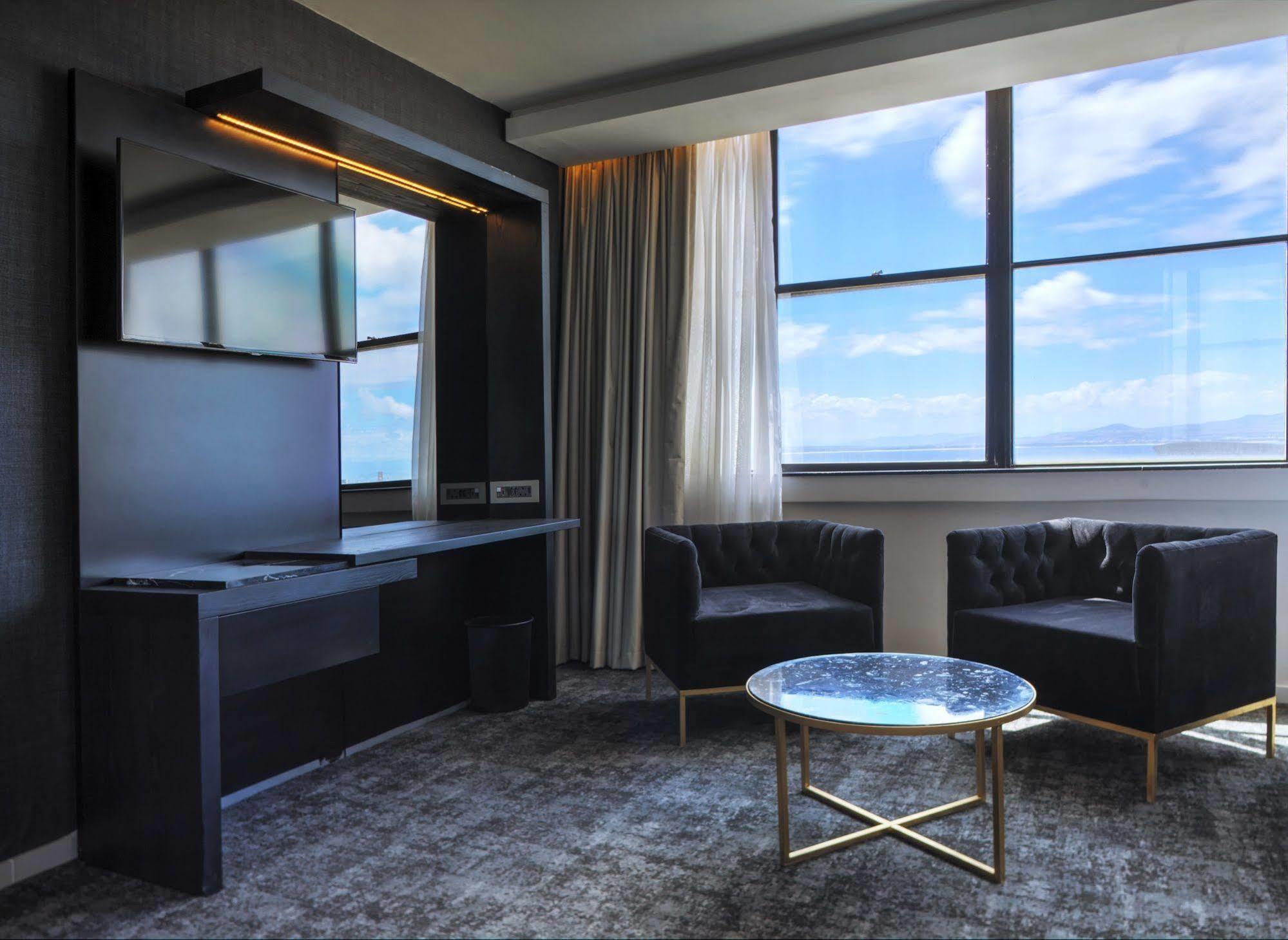 The Ritz 3*