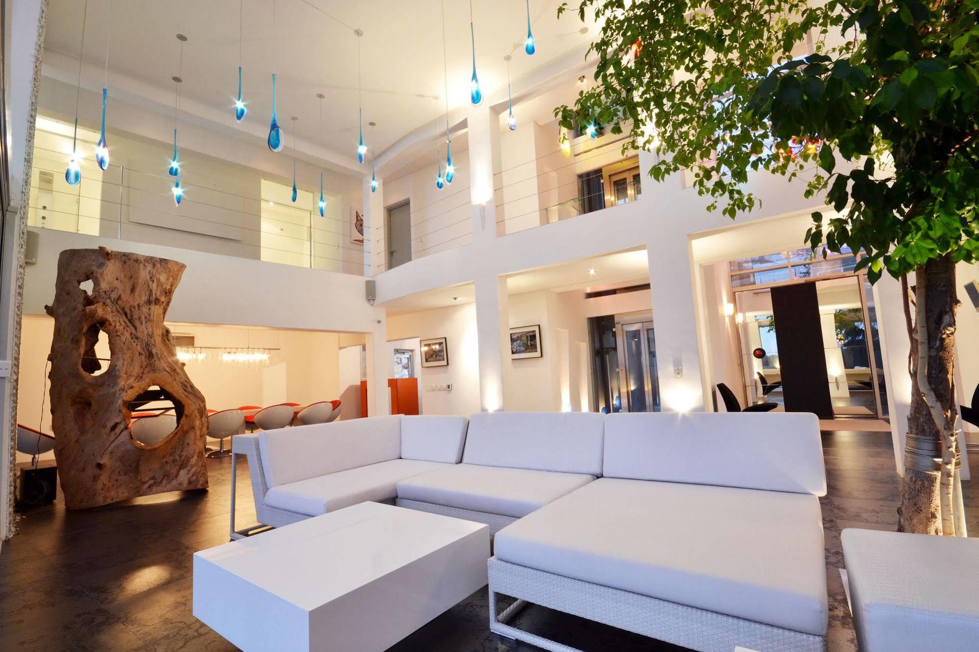 Villa Scandinavian Mansion. 9 Bedroom Palace. *