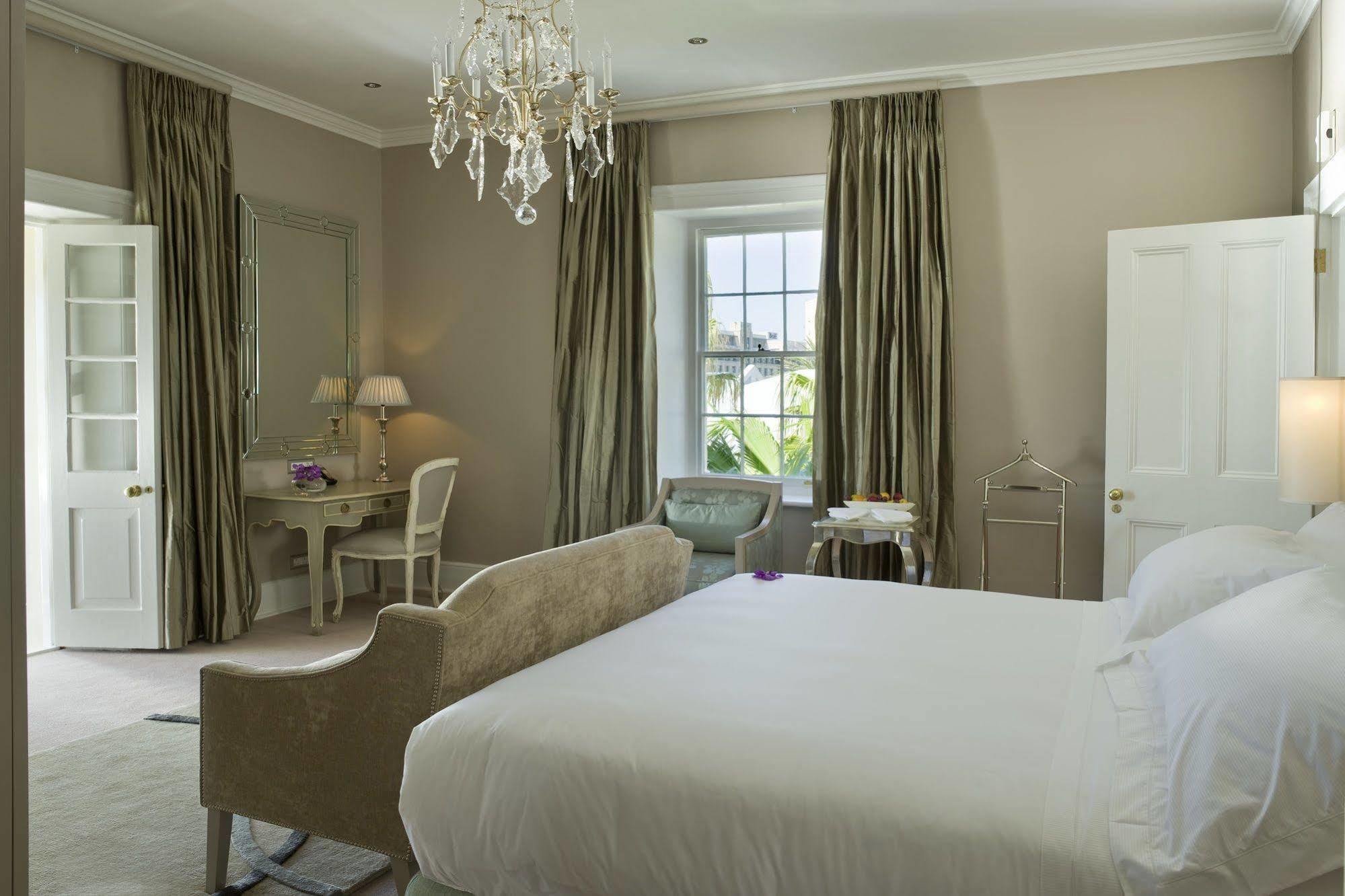 Dock House Boutique And By Newmark Hotel