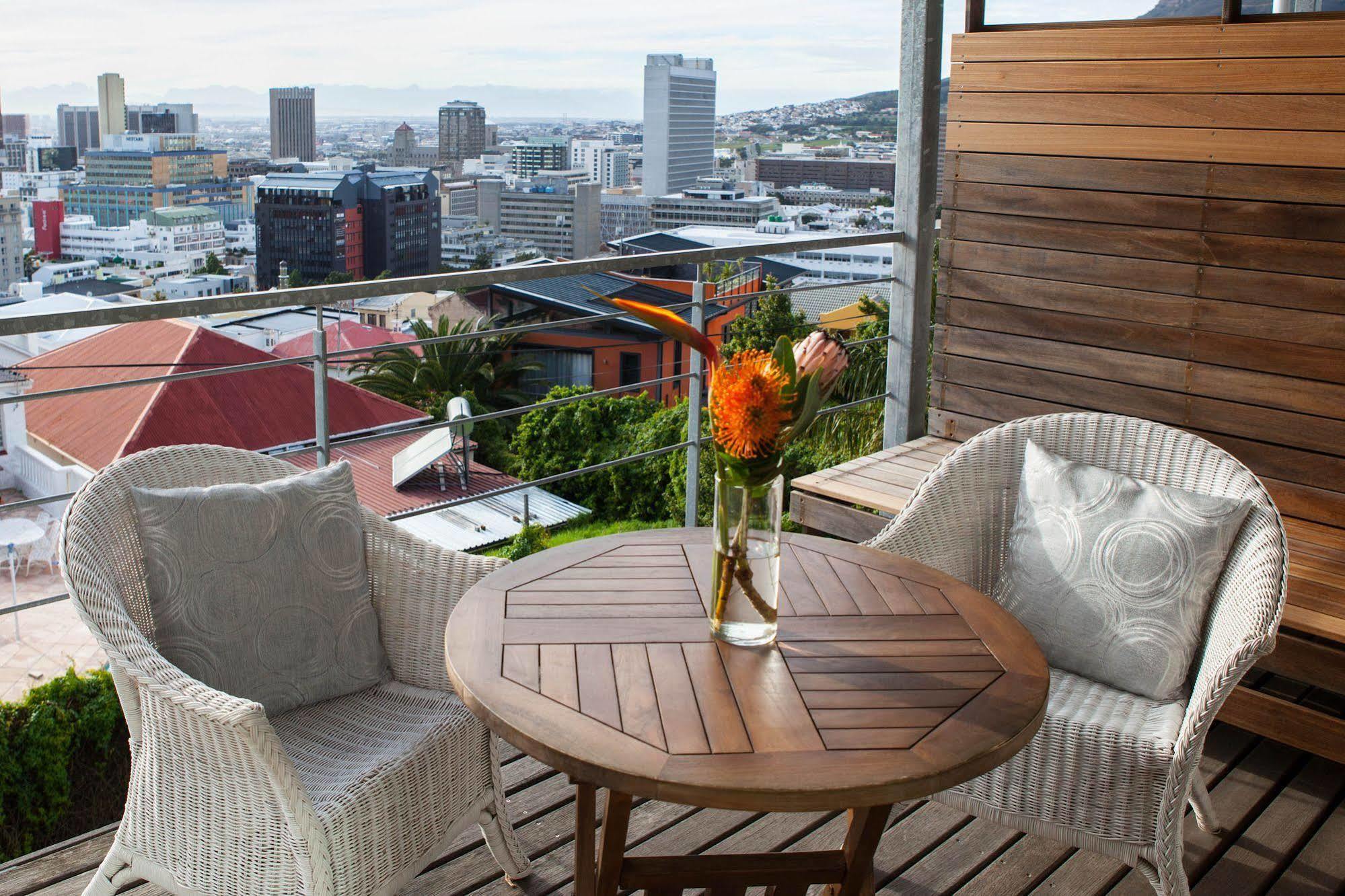 Upperbloem And Guest house 3*