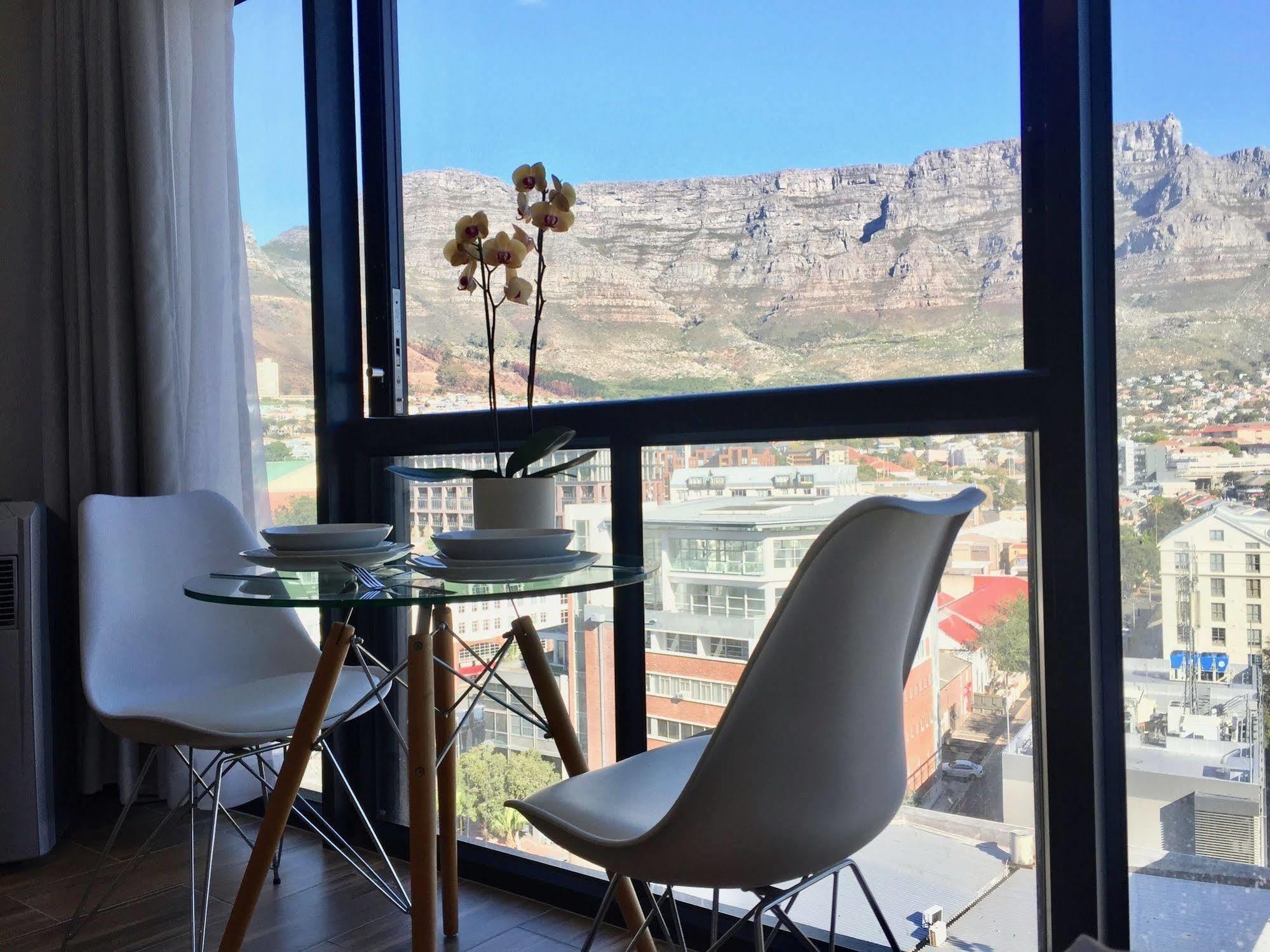 Urban Oasis At The Four Seasons Apartment *