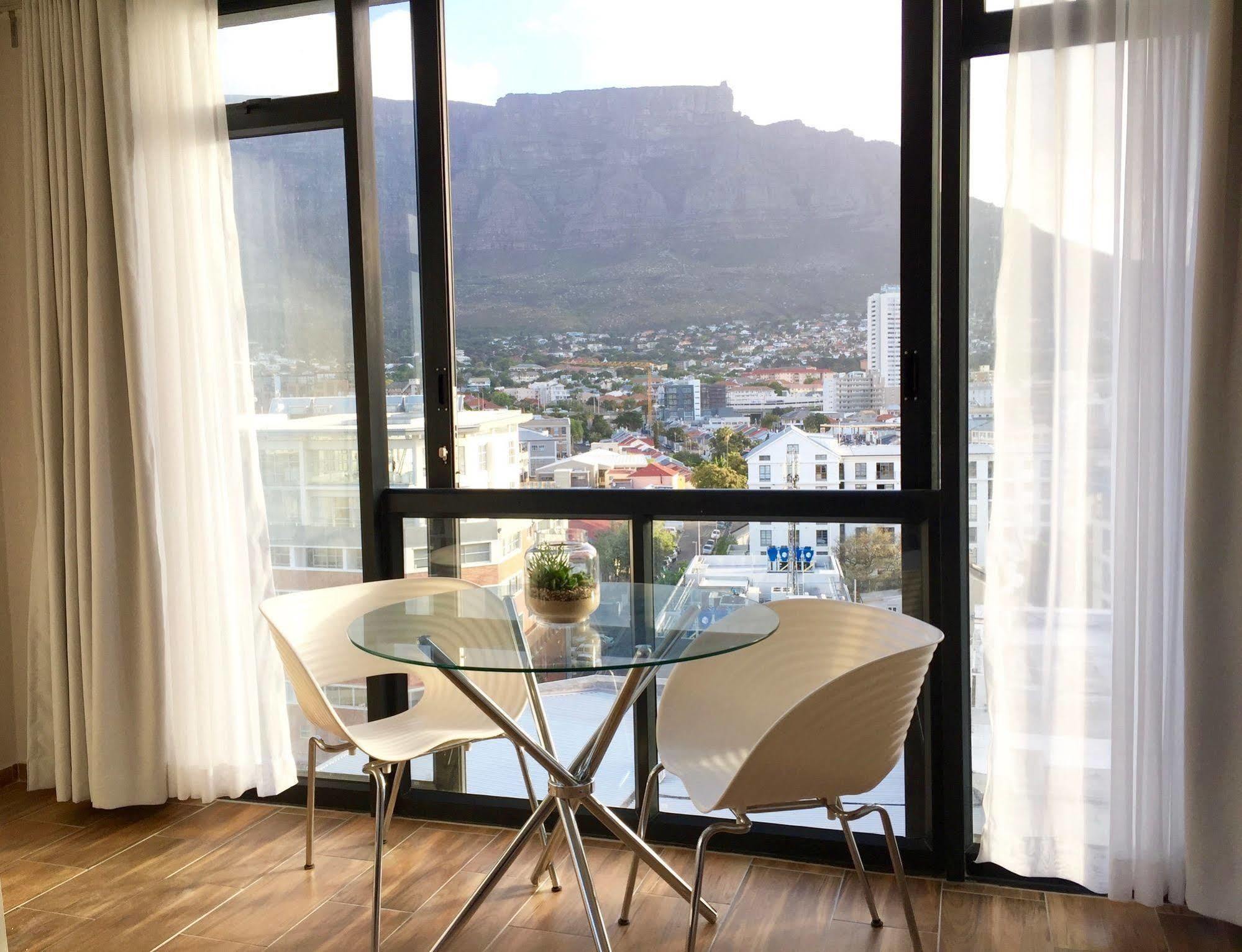 Apartment Urban Oasis At The Four Seasons *