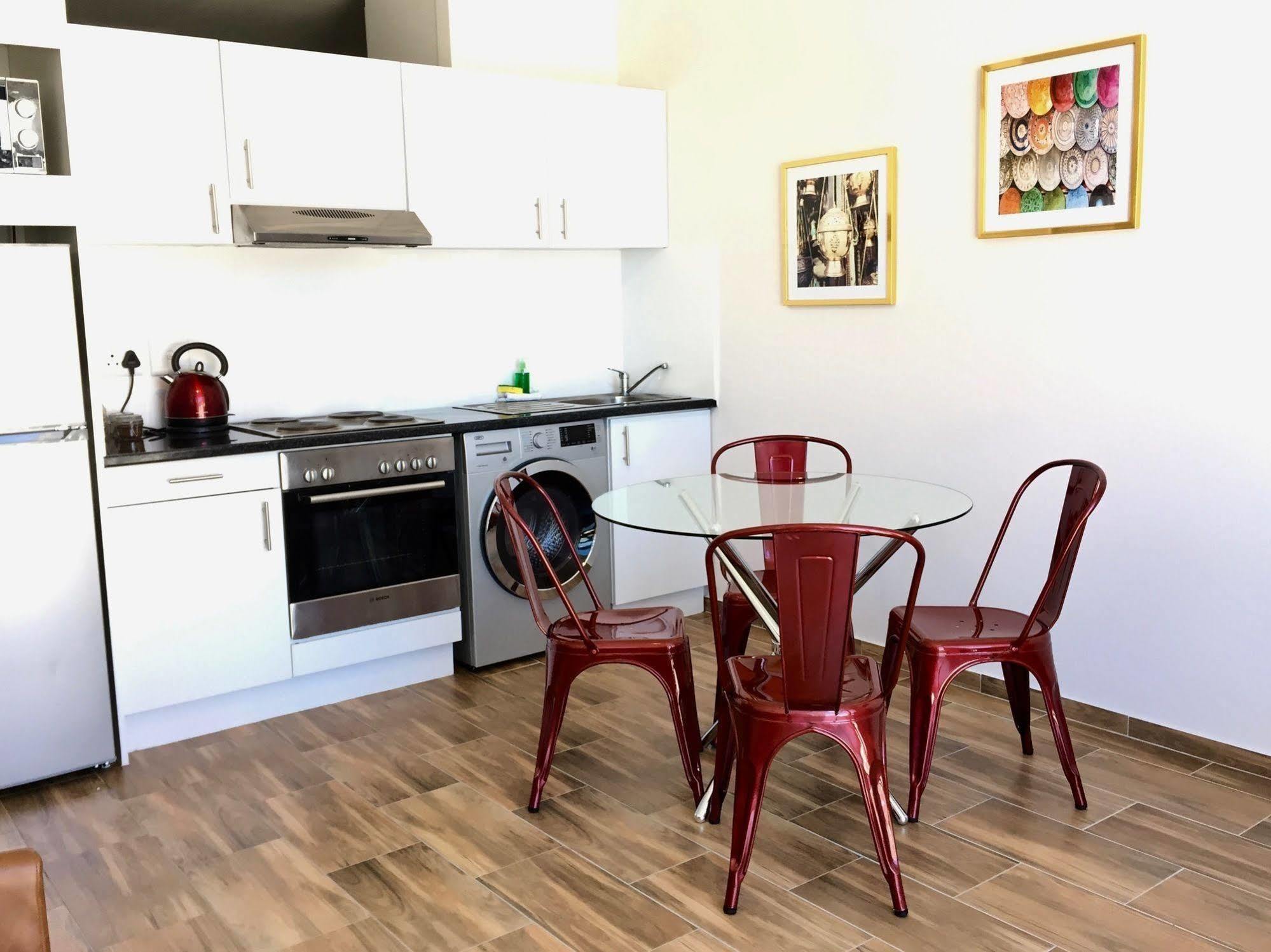 Urban Oasis At The Four Seasons Apartment