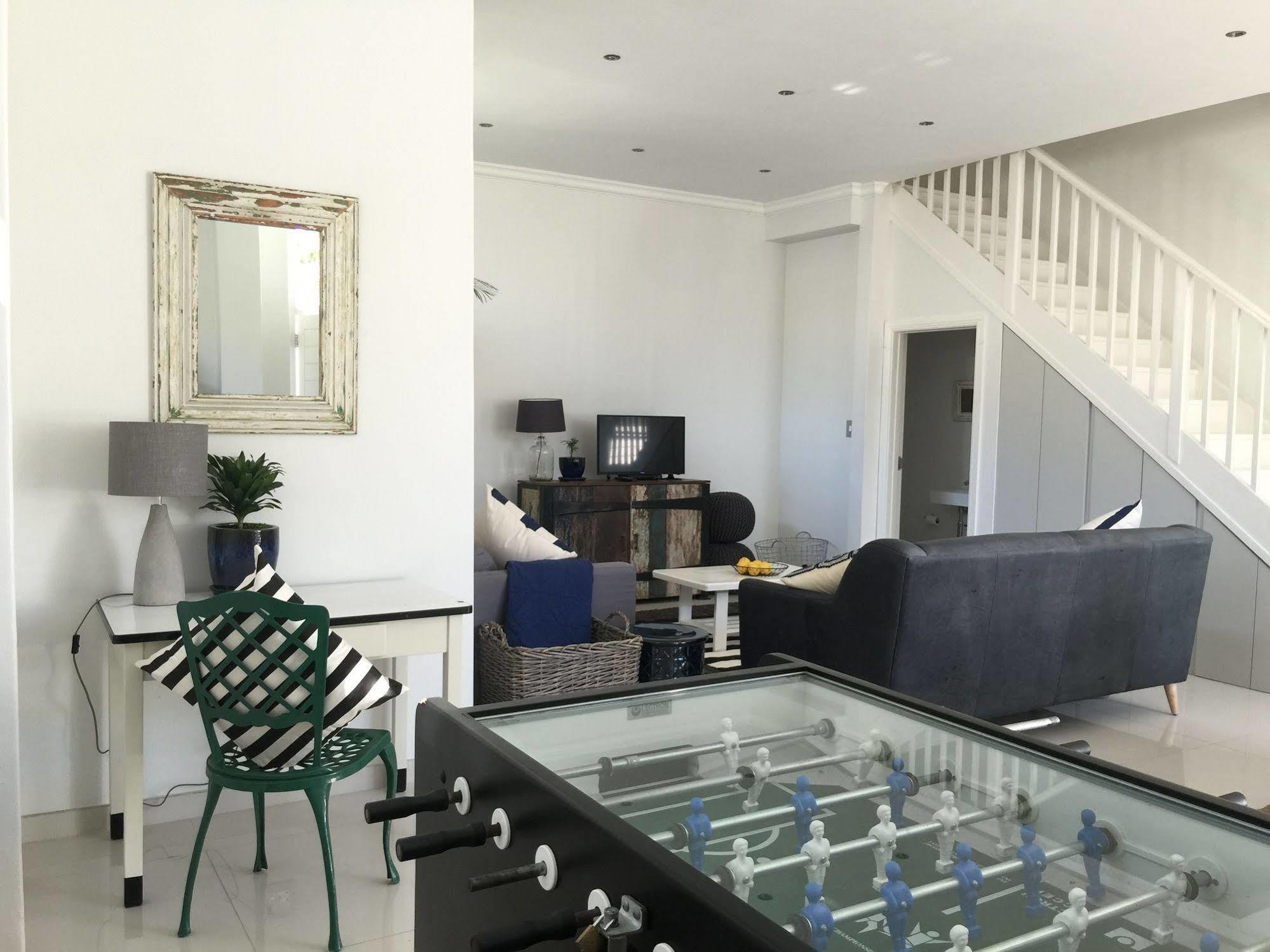 Villa Cricklewood Place - Luxury Holiday Homes *