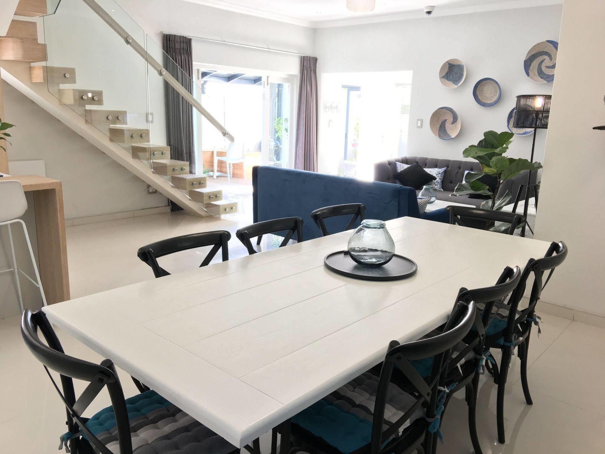 Villa Cricklewood Place - Luxury Holiday Homes *