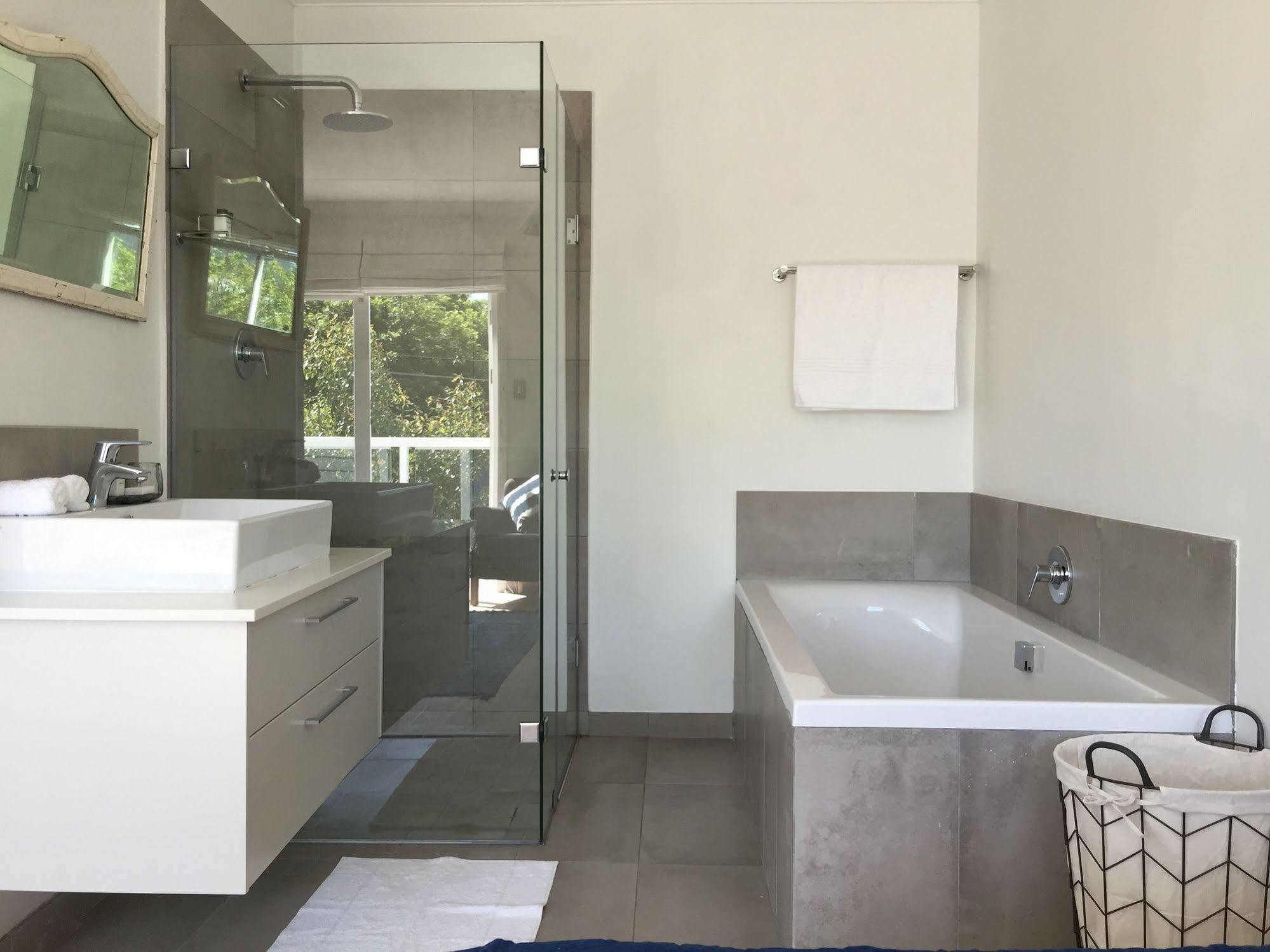 Villa Cricklewood Place - Luxury Holiday Homes