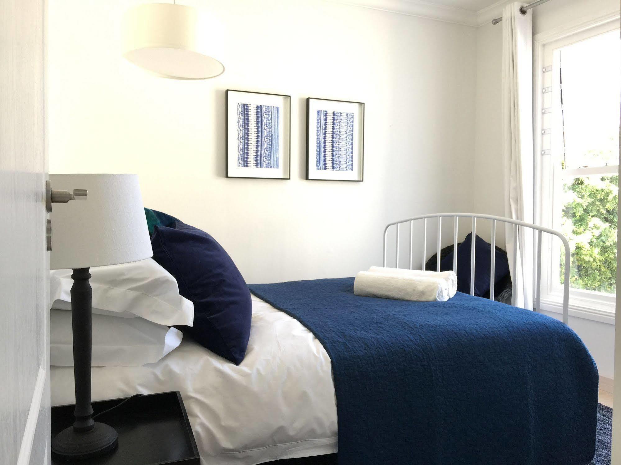 Villa Cricklewood Place - Luxury Holiday Homes