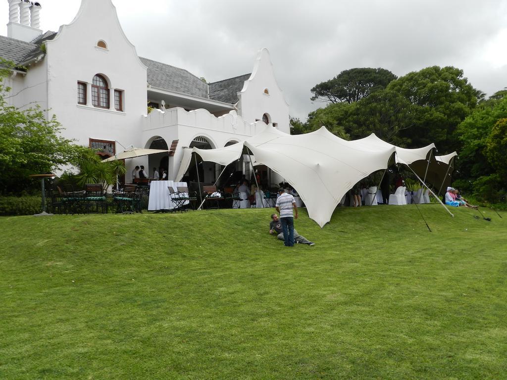 Hotel Greenways Cape Town
