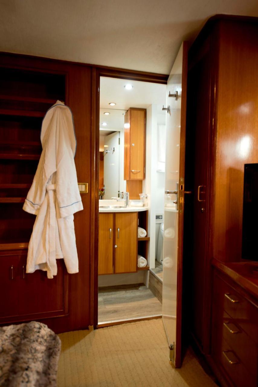 Jackie O Classic Luxury Yacht & Boutique Botel Cape Town