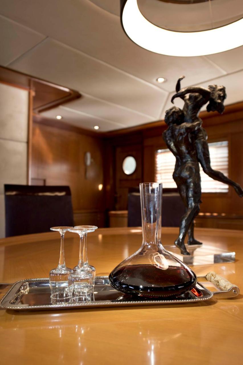 Botel Jackie O Classic Luxury Yacht & Boutique *