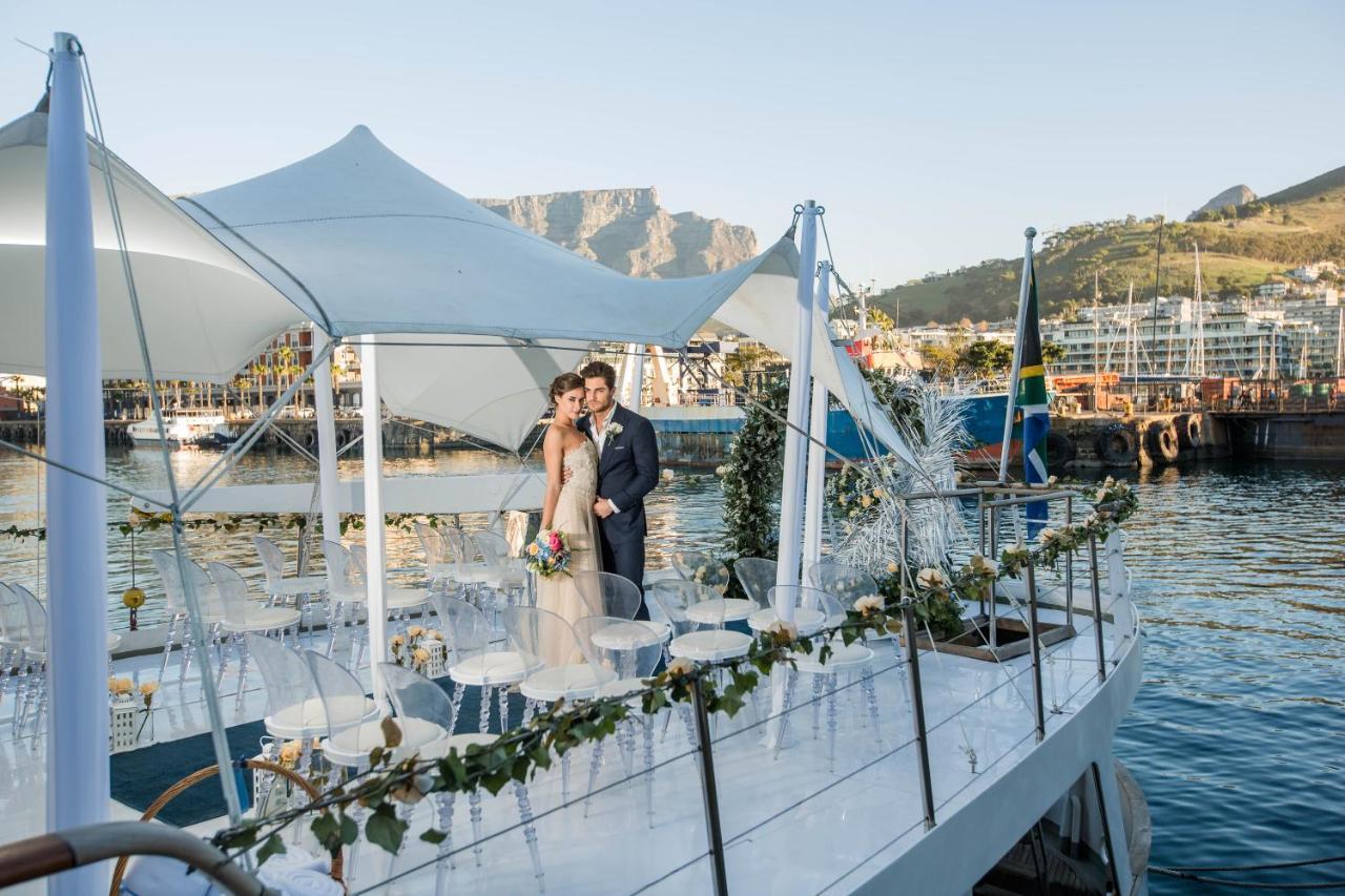 Jackie O Classic Luxury Yacht & Boutique * Cape Town