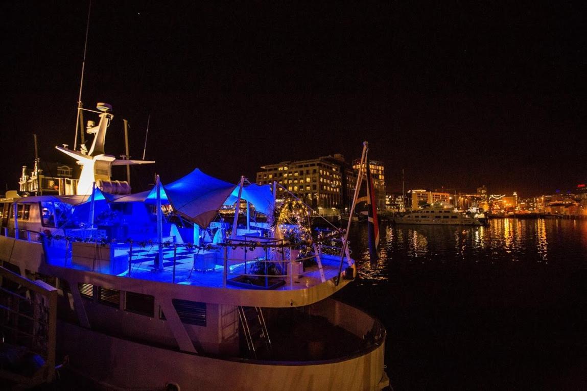 Botel Jackie O Classic Luxury Yacht & Boutique