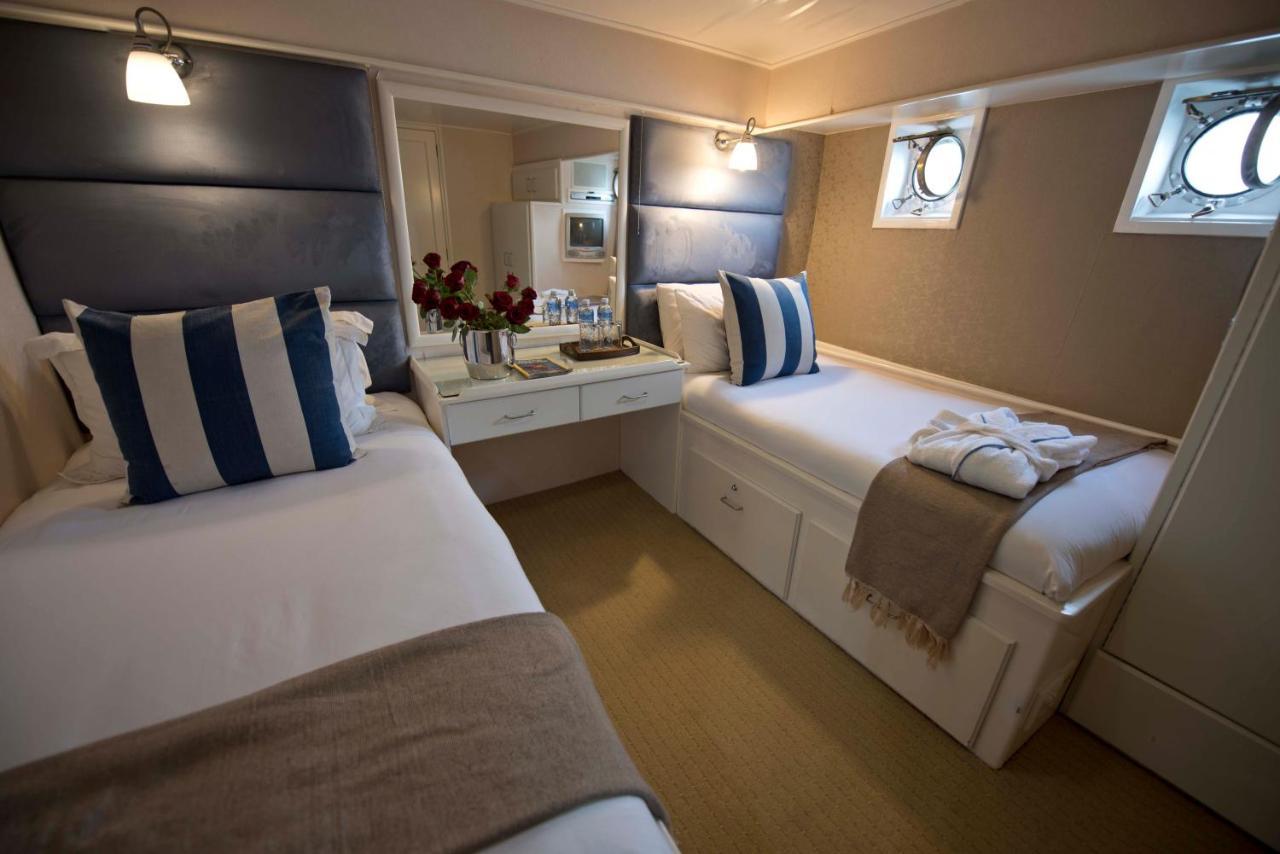 Jackie O Classic Luxury Yacht & Boutique Botel Cape Town