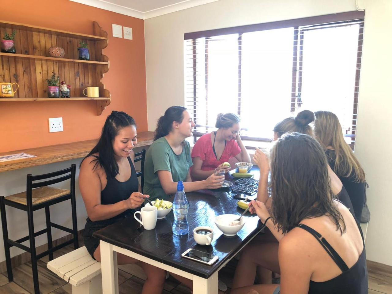 A Sunflower Stop Backpackers * Cidade Do Cabo