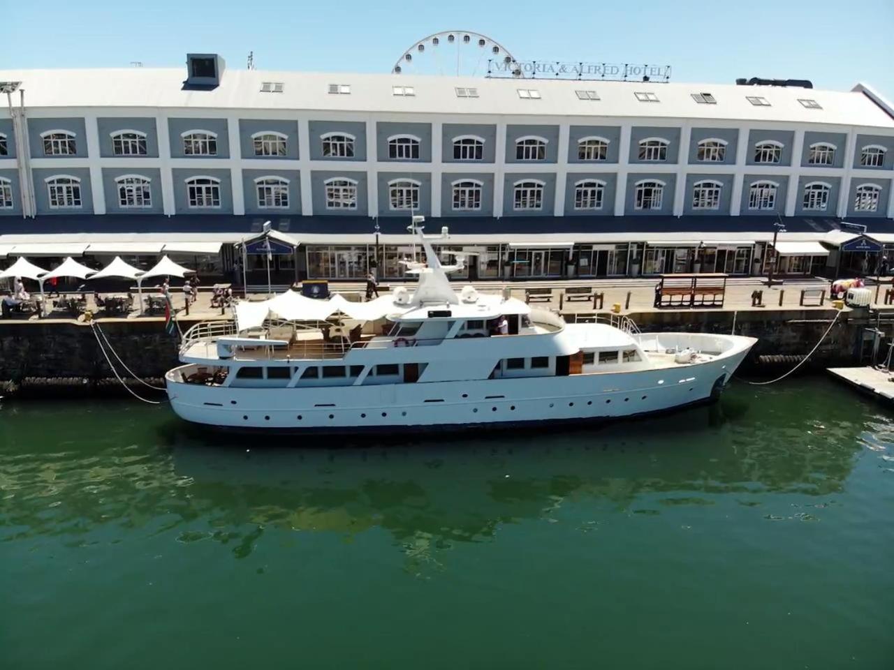 Botel Jackie O Classic Luxury Yacht & Boutique