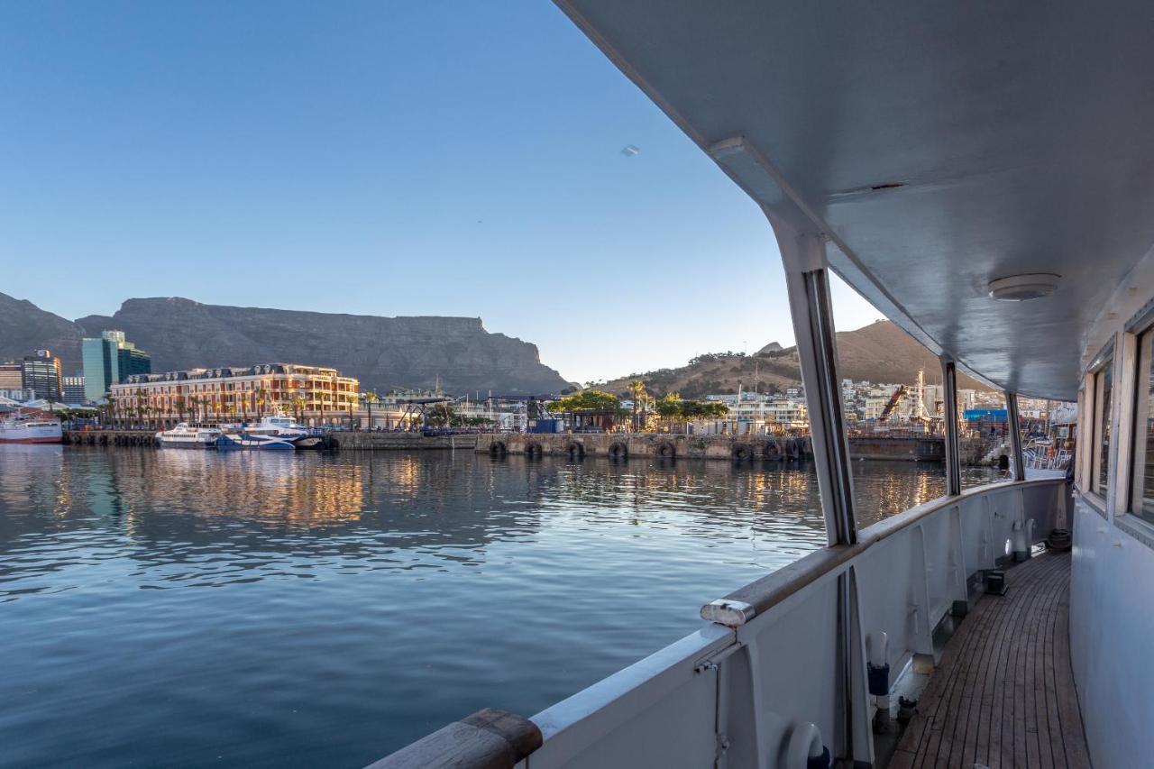 Botel Jackie O Classic Luxury Yacht & Boutique