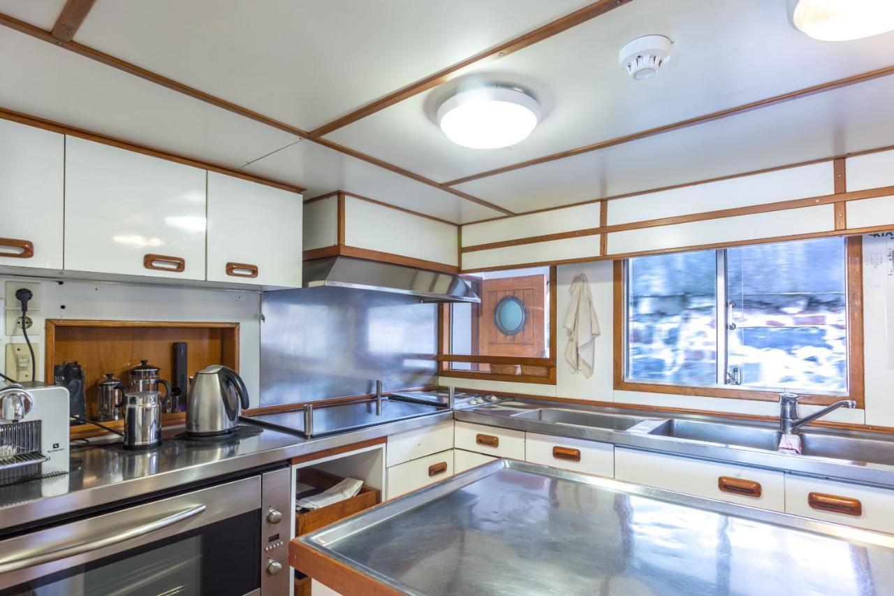 Jackie O Classic Luxury Yacht & Boutique Cape Town