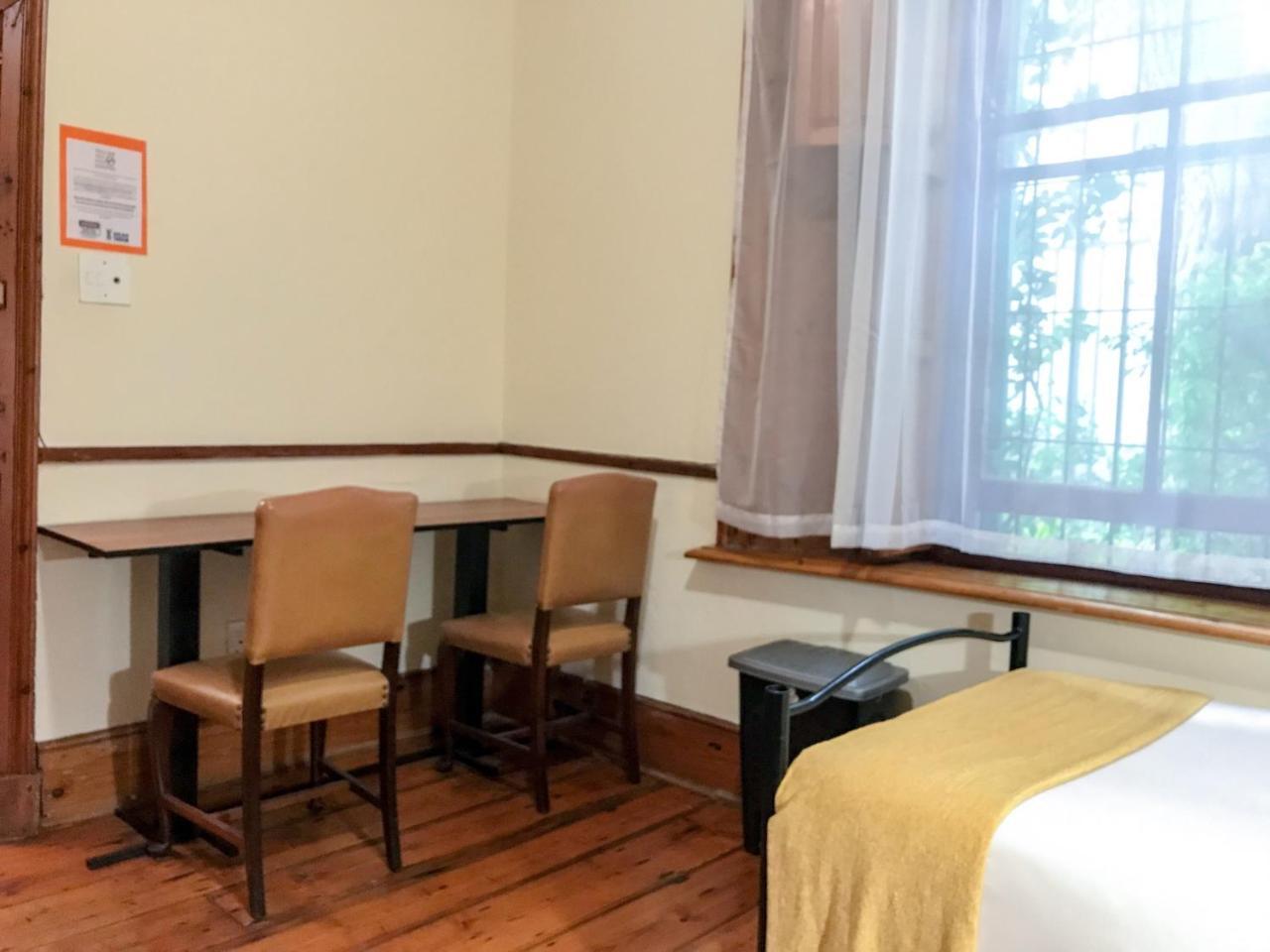 Hostel Oak Backpackers *