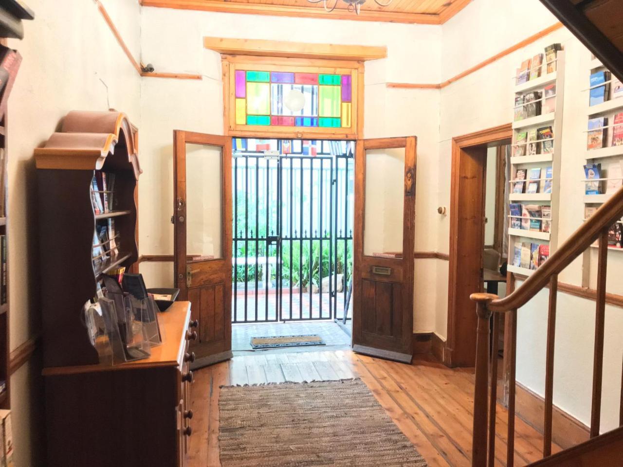 Hostel Oak Backpackers Cape Town
