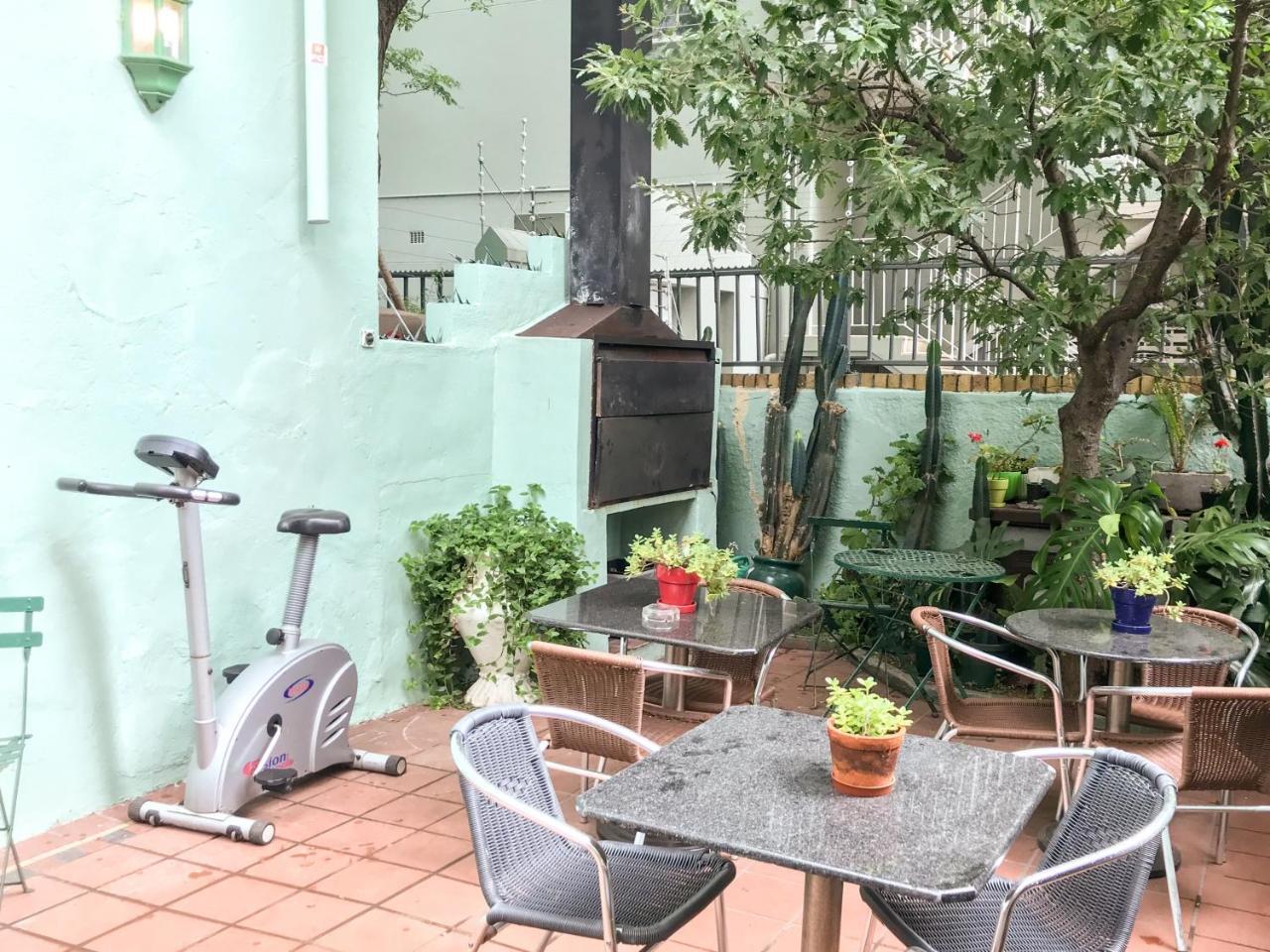 Oak Backpackers Hostel
