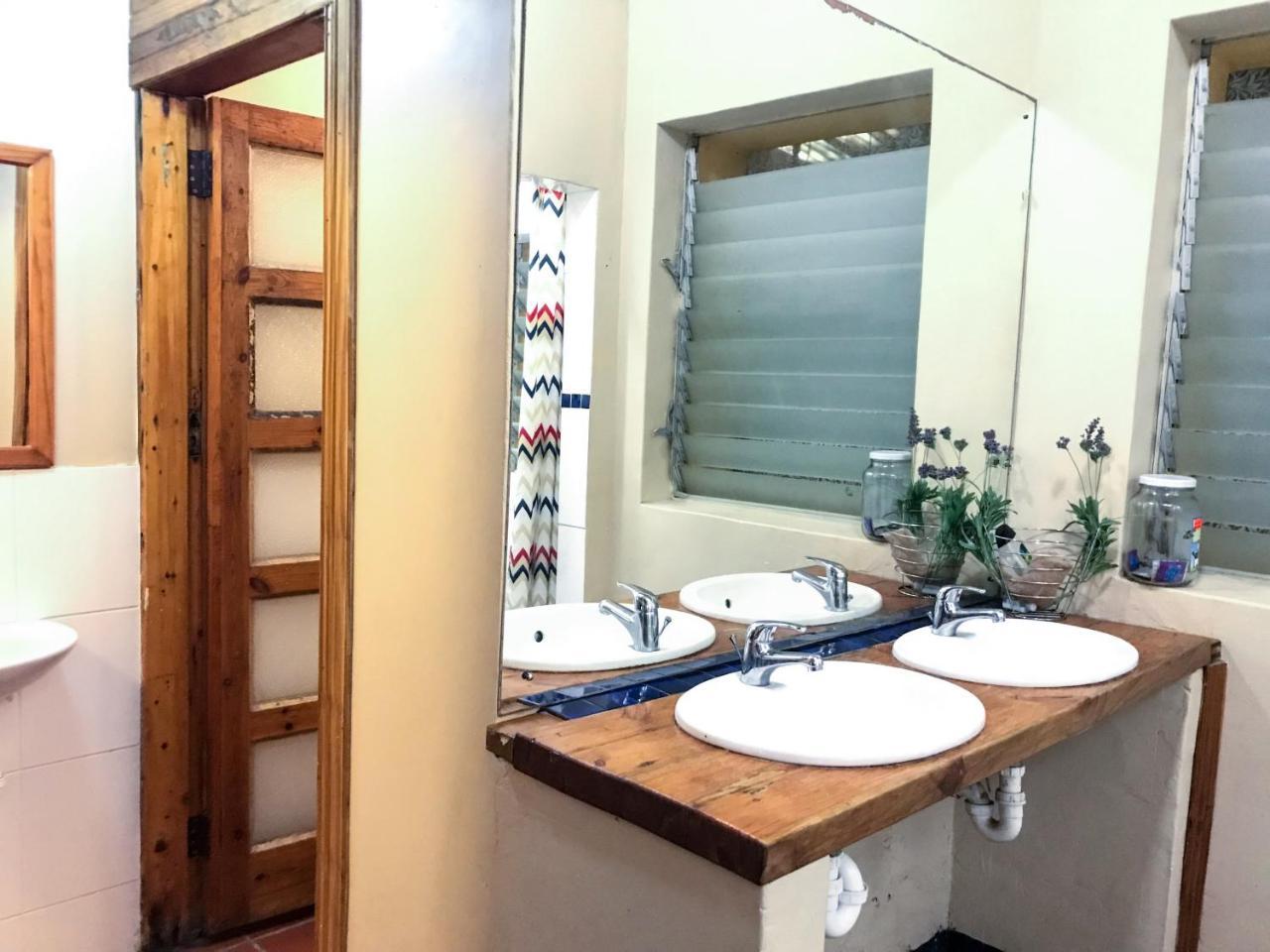 Oak Backpackers Hostel Cape Town