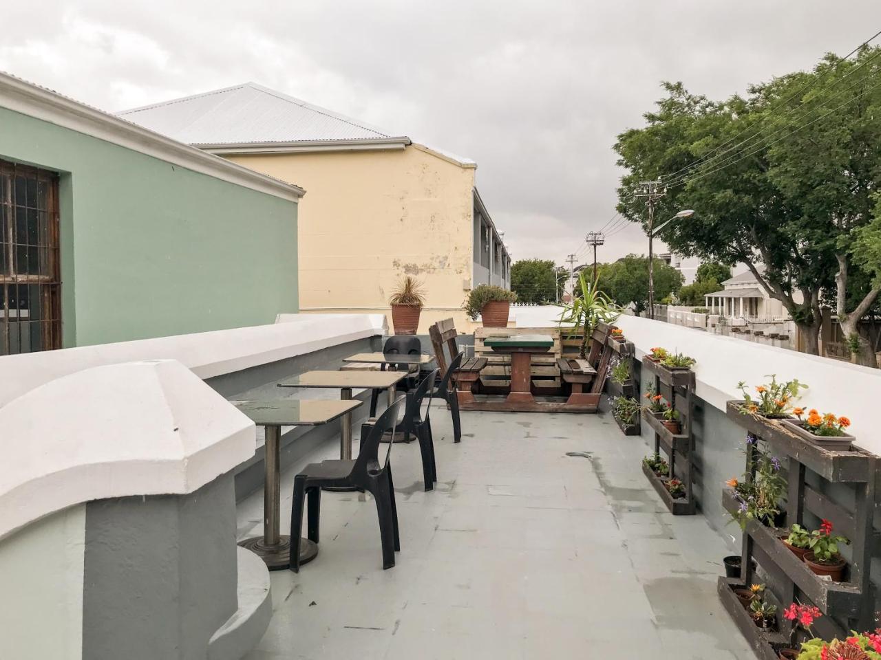 Oak Backpackers Hostel Cape Town