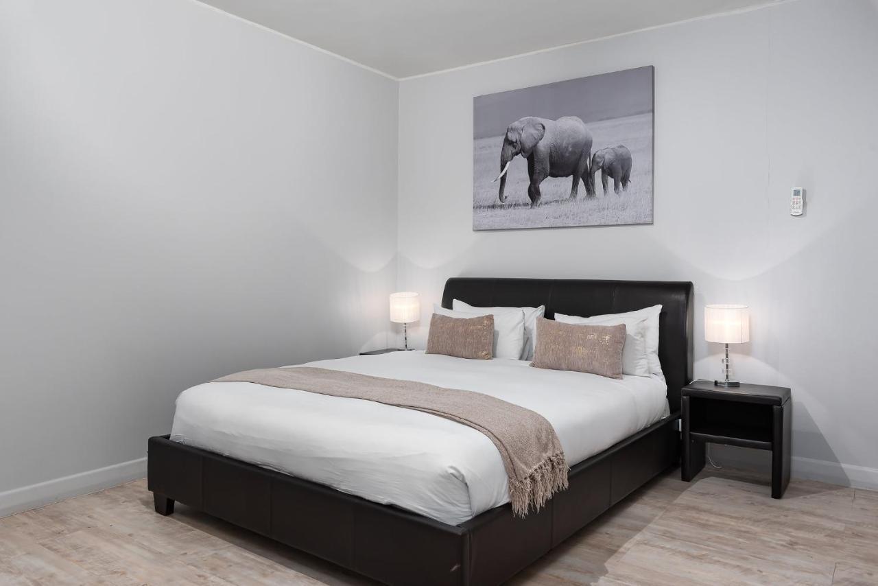 Greenwich Square Luxury Apartment *