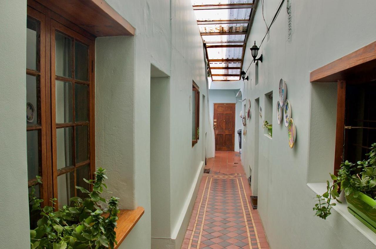 Oak Backpackers Hostel Cape Town
