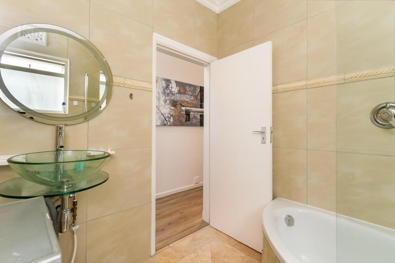 Apartment Bay Point C10 Cape Town