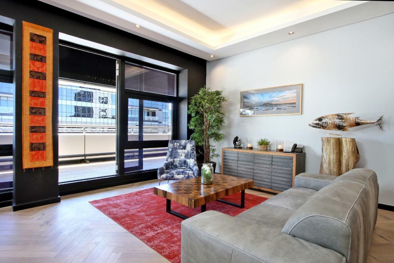 Penthouse Henning@the Onyx * Cape Town
